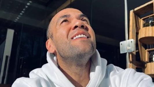 Daniel Alves foi transferido de presídio na manhã desta segunda (23), em Barcelona