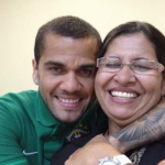 Mãe de Daniel Alves expõe suposta vítima de estupro nas redes sociais
