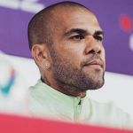 Daniel Alves se desculpa com ex-esposa e diz que 'perdoa' vítima: 'Não sei porque fez tudo isso'