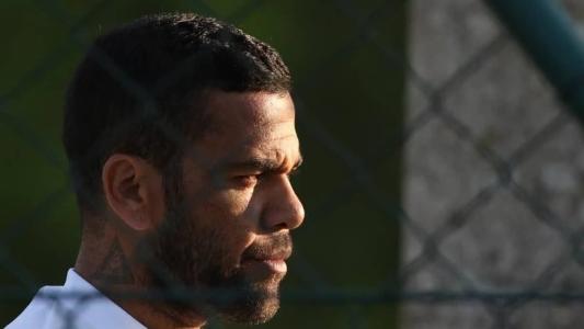 Daniel Alves tenta esperar pelo julgamento por estupro em liberdade