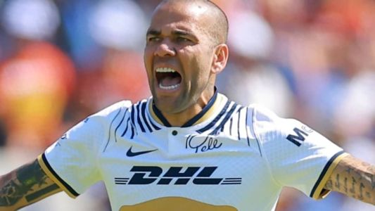 Daniel Alves terá o contrato rescindido pelo Pumas após ser preso na Espanha