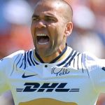 Pumas decide rescindir contrato de Dani Alves após prisão na Espanha