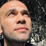 Ex de Daniel Alves diz que 'colocaria mão e corpo no fogo' pelo jogador 