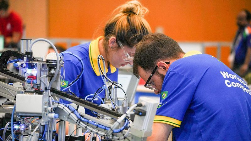 Bolsas de até R$ 12 mil: programa abre 194 vagas em projetos de inovação industrial
