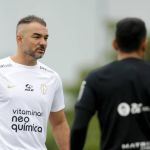 Ultrapassado? Preparador do Corinthians explica trabalhos na areia