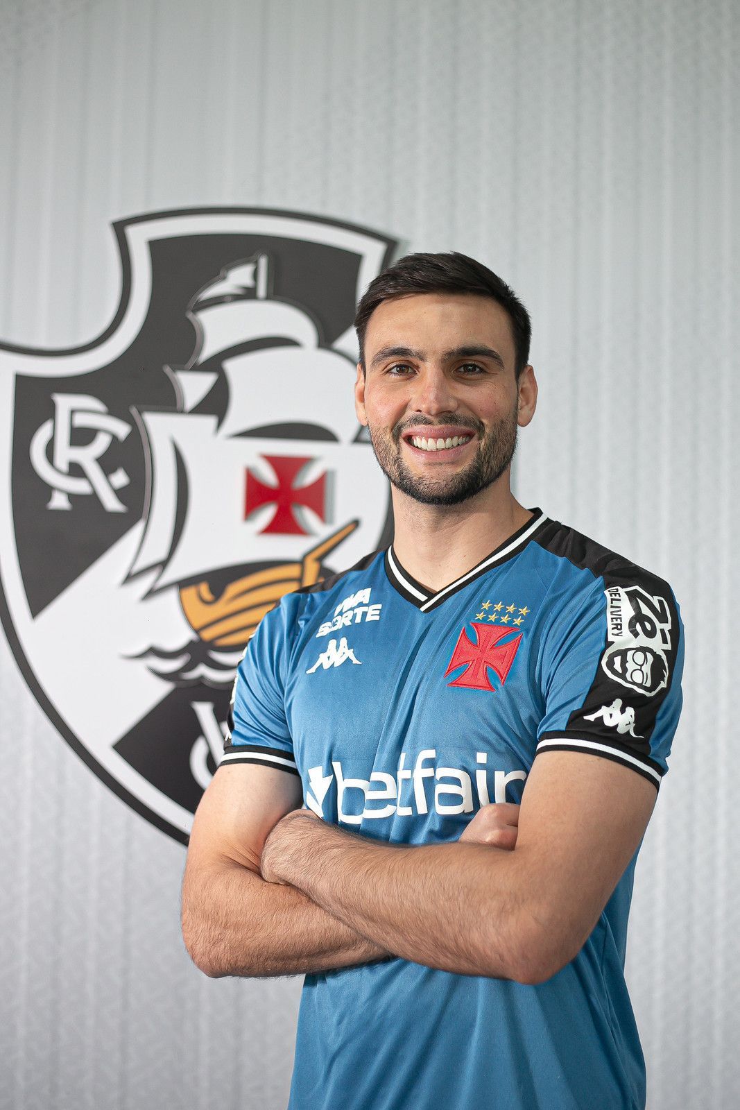 Vasco anuncia a contratação de goleiro revelado pelo Palmeiras com passagem pela Europa