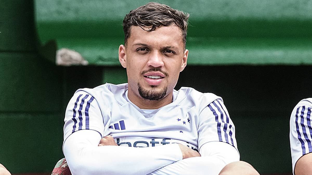 Fora dos planos do Cruzeiro, Daniel Jr pode ser negociado na próxima janela