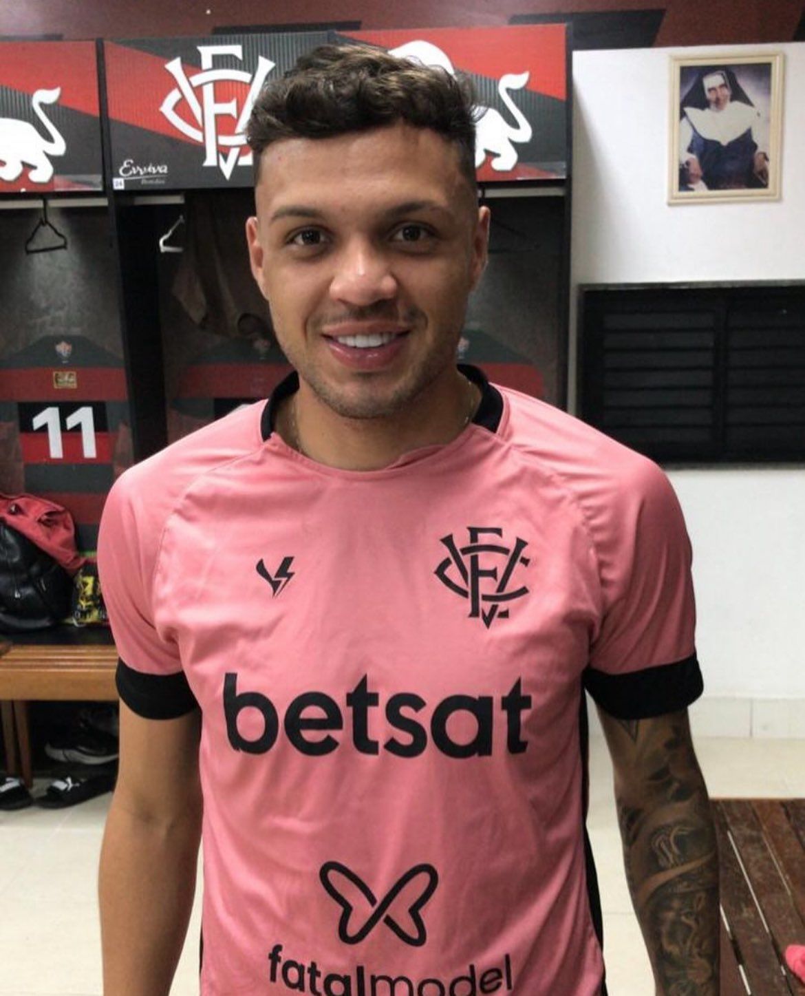 Ex-Cruzeiro, Daniel Jr é regularizado pelo Vitória e já pode estrear