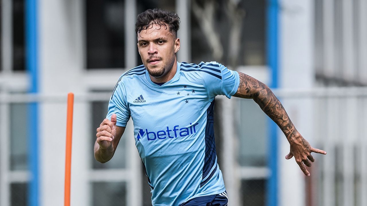 Cruzeiro trava negócio com o Coritiba, mas pode vender meia a outro clube