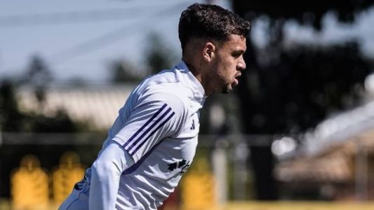 Daniel Júnior treinou em um dos campos da Toca II, em Belo Horizonte