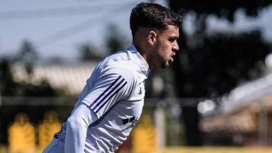 Daniel Júnior treinou em um dos campos da Toca II, em Belo Horizonte
