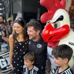 Torcedor do Atlético, ator da Globo inaugura bar no entorno da Arena MRV