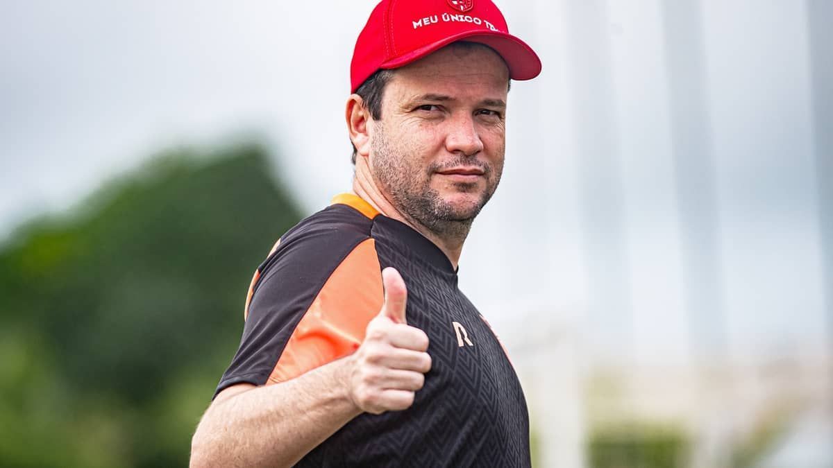 Entrevista: quem é Daniel Paulista, técnico que 'lidera' recorte na Série B