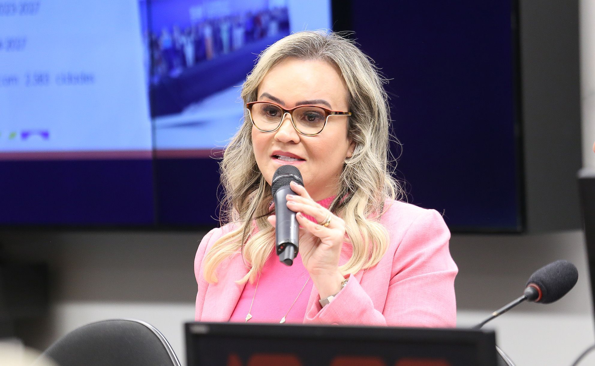 Ministra do Turismo demitida alfineta União Brasil por votos contrários a Lula em sessão do Congresso