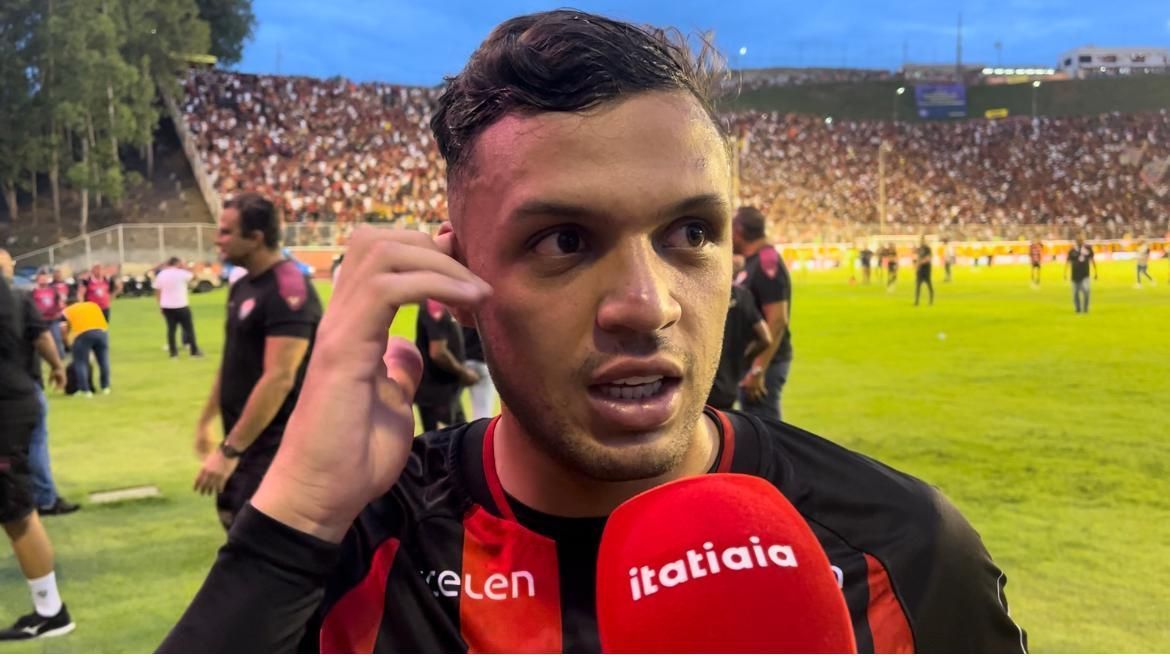 Ex-Cruzeiro se emociona com estreia no Ba-Vi: 'Dá vontade de chorar'