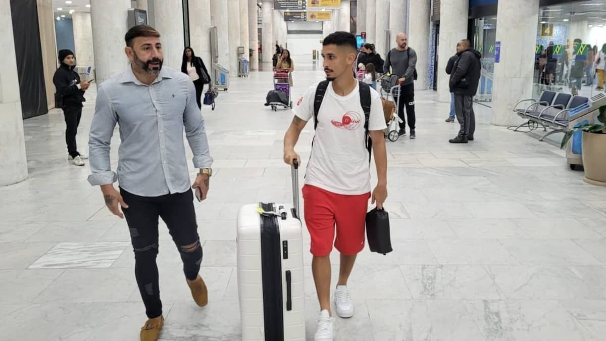 Danielzinho desembarca no Rio de Janeiro para assinar com o Fluminense