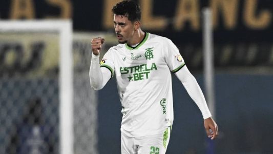 Danilo Avelar empatou o jogo já no segundo tempo