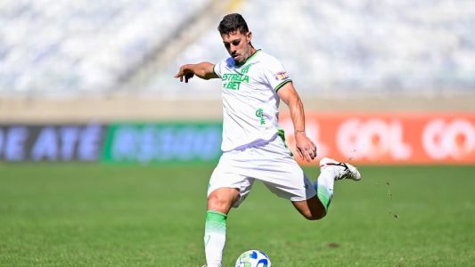 Danilo Avelar marcou o gol de empate do América já nos acréscimos do segundo tempo