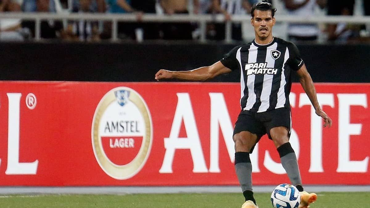 Titular do Botafogo se lesiona e vira desfalque contra o Atlético