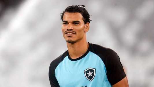 Danilo Barbosa é um dos nomes próximos de "reforçar" o Botafogo após lesão