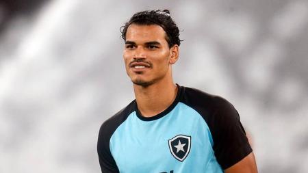 Danilo Barbosa é um dos nomes próximos de "reforçar" o Botafogo após lesão