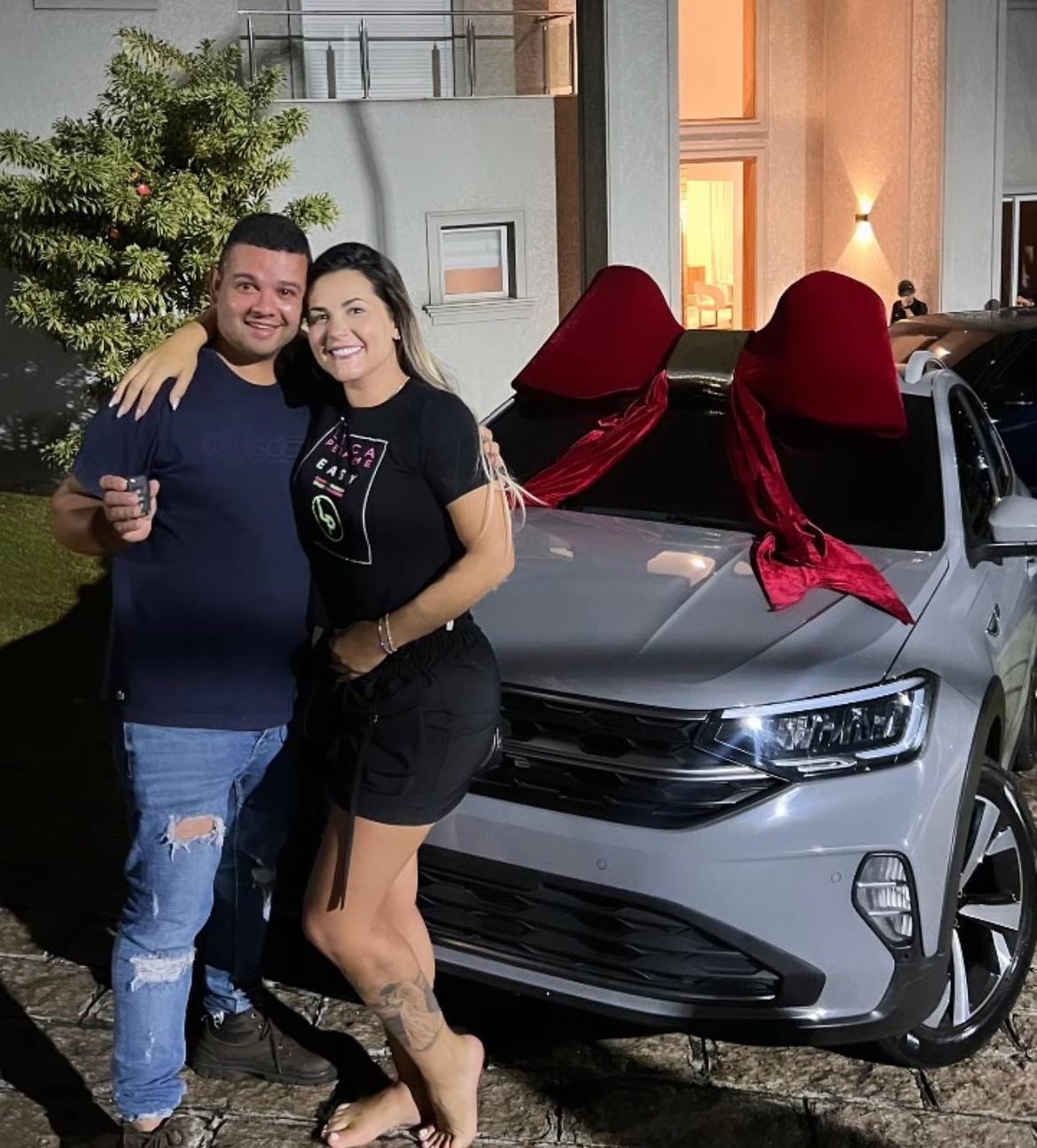 Padrasto de Deolane Bezerra se manifesta após liberação da advogada; Solange, esposa dele, segue presa