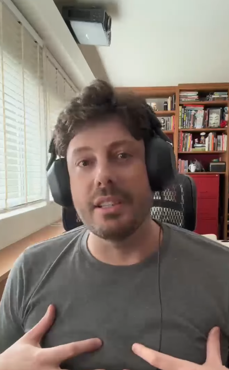 Danilo Gentili fala sobre acusação de estupro e diz que ofereceu suporte à ex-assistente de palco