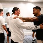 Danilo e Alex Sandro, do Flamengo, visitam ex-companheiros de Juventus