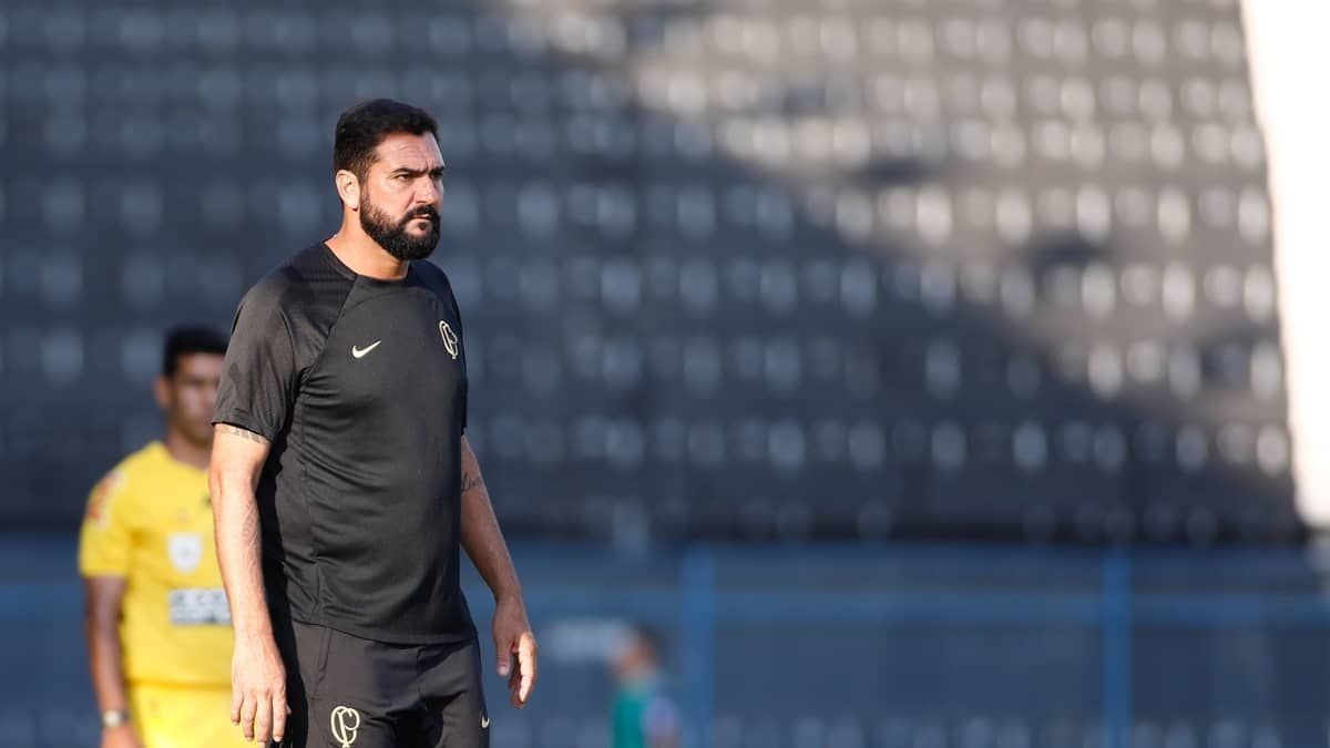 Cotado como interino, Danilo comanda Sub-20 do Corinthians normalmente nesta quinta