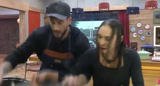 Nizam e Yoná se desentendem por prato de comida