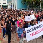 Servidores municipais de Mariana realizam protesto por reajuste salarial