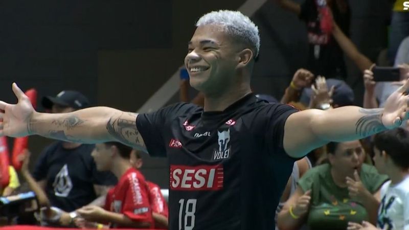 Darlan faz história, e Sesi vence Joinville na ida da semifinal da Superliga