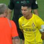 Cristiano Ronaldo parte para cima de Daronco em jogo da Liga Saudita; assista