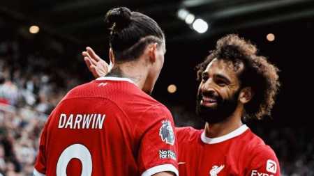 Darwin marcou duas vezes e garantiu vitória do Liverpool