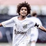 Aos 11 anos, promessa do Santos viraliza com golaços e jogadas no futsal; vídeo
