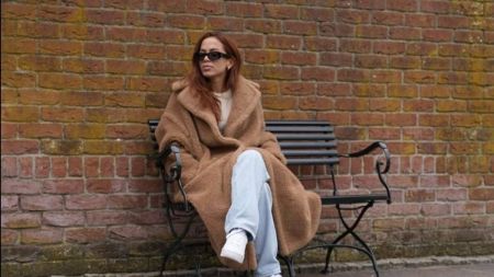 Segundo a revista americana Variety, a artista assinou contrato com a gravadora Republic Records, selo do grupo Universal