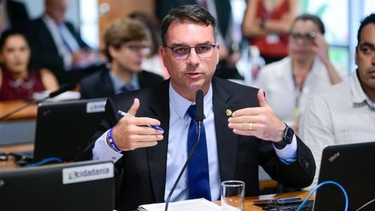Senador Flávio Bolsonaro (PL-RJ) criticou o Judiciário nesta terça-feira (26)
