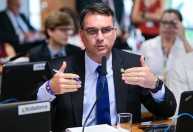 Após crise de áudio com Vorcaro, Flávio Bolsonaro antecipa anúncios de plano de governo