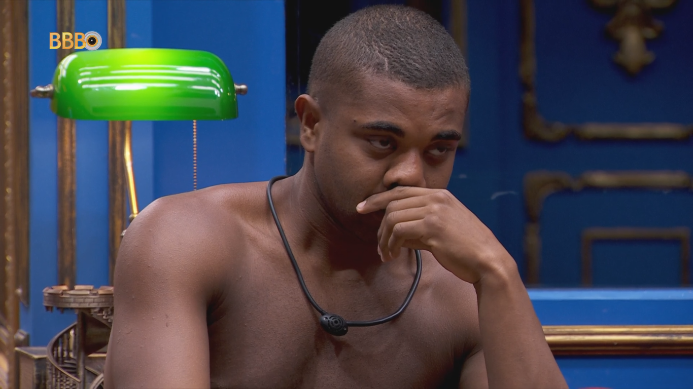 BBB 24: Davi vai ao confessionário após ter suas roupas jogadas na piscina