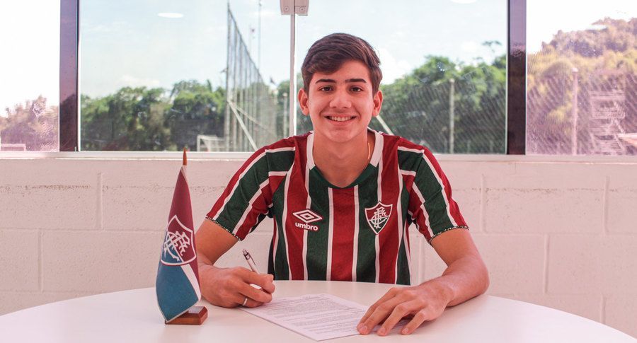 Fluminense acerta contratação de joia de 18 anos para o setor defensivo
