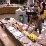 BBB 24: Davi vira alvo de críticas dos brothers por banquetes da Xepa