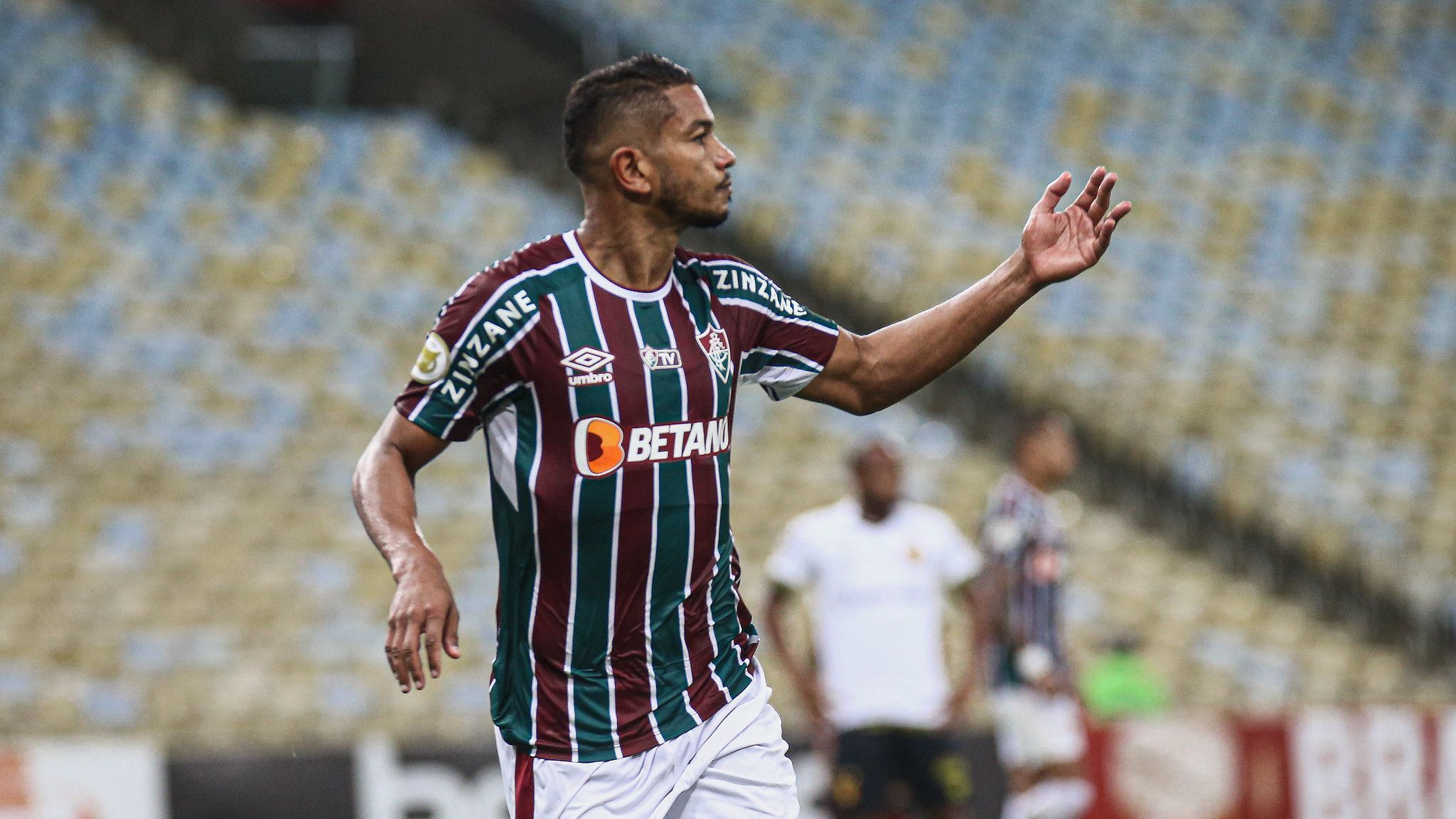 Goiás acerta a contratação de veterano zagueiro do Fluminense