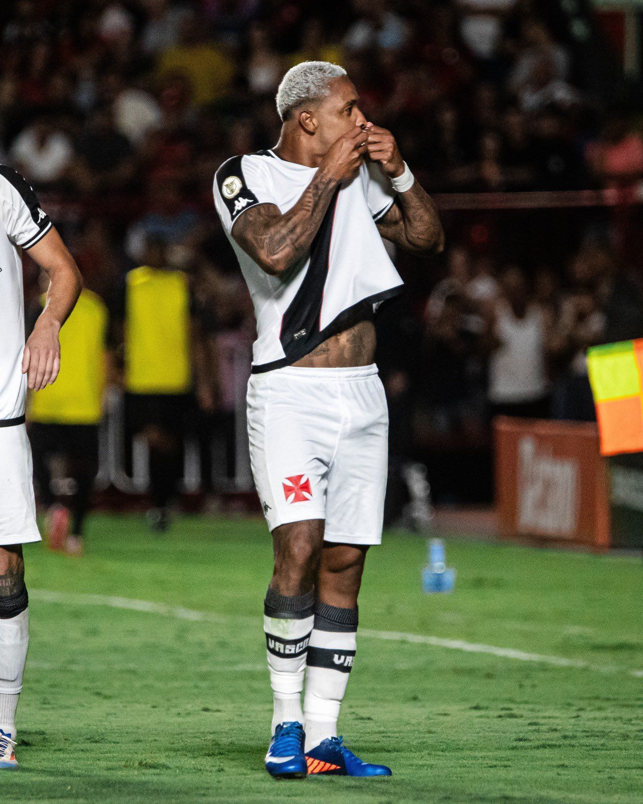 Vasco derrota o Atlético-GO e atinge a quarta vitória seguida no Brasileiro