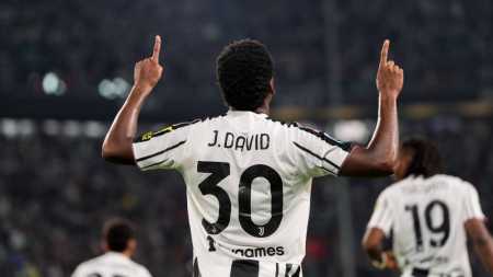Jonathan David, da Juventus, comemora gol no Campeonato Italiano