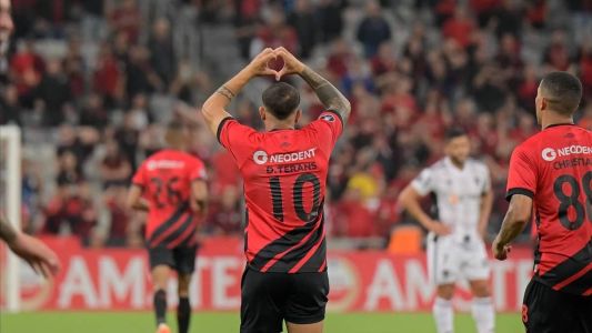 David Terans, meia uruguaio do Athletico-PR, marcou o segundo gol do Furacão contra o Galo