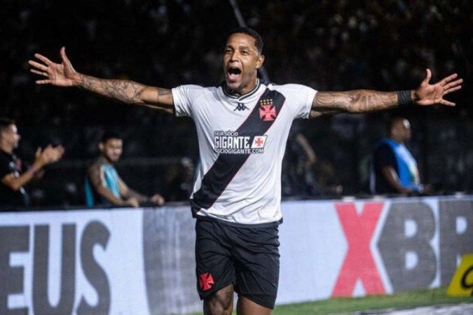 Negociação entre David e Vitória 'não anda', e jogador deve ficar no Vasco