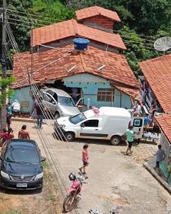 Carro invade casa.jpg