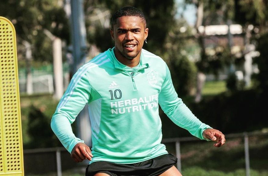 Fluminense encaminha contratação de Douglas Costa, ex-alvo do Cruzeiro