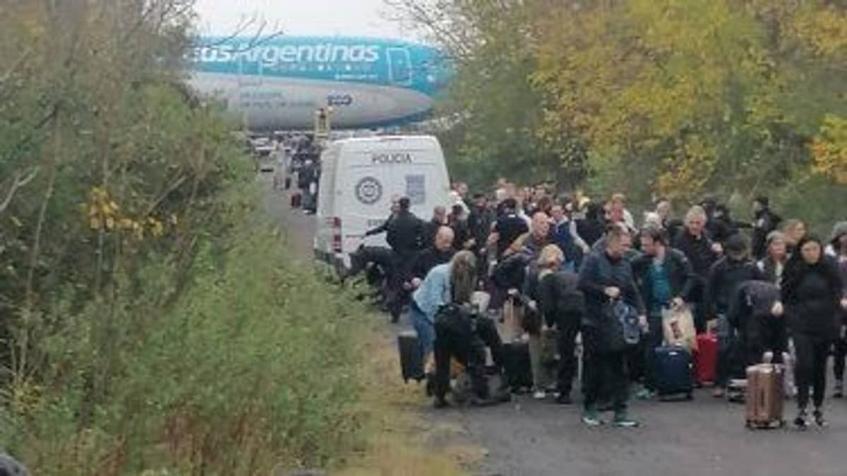 Passageiros são retirados de avião na Argentina por ameaça de bomba; voo iria para Miami