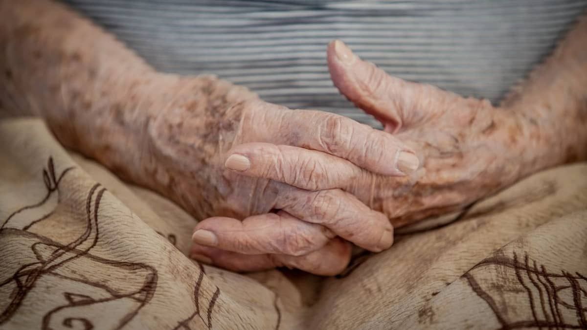 Idosos no Brasil: quase 85% da população idosa é pobre